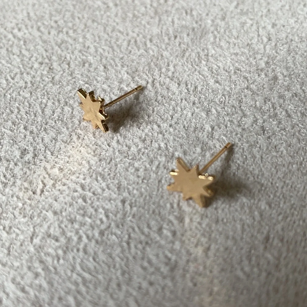 N/A star stud